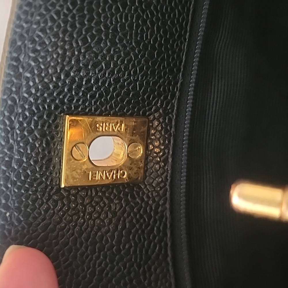 💯 Classic Chanel Black Quilted Shoulder Bag with Gold Chain - Picture 6 of 9